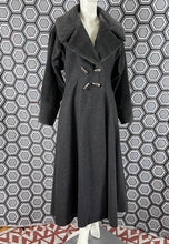 Charger l'image dans la galerie, Manteau Paco Rabanne gros pailleté taille 38