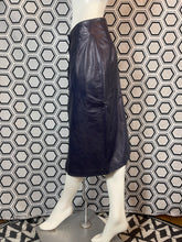 Charger l'image dans la galerie, Jupe en cuir Morabito taille 38