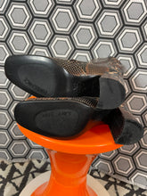 Charger l'image dans la galerie, Paire de bottes en cuir façon python neuves Free Lance pointure 36