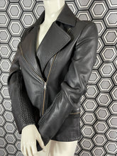 Charger l'image dans la galerie, Veste en cuir noire Paul Smith taille 38