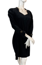 Charger l'image dans la galerie, Robe en velours vintage Guy Laroche taille 38