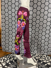 Charger l'image dans la galerie, Incroyable pantalon strass Gai Mattiolo taille 38