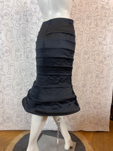 Charger l'image dans la galerie, Incroyable !!! Jupe Moschino à cerceaux taille 36