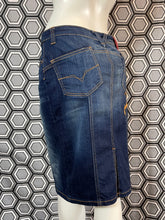Charger l'image dans la galerie, Jupe en jeans Versace jeans couture taille 40