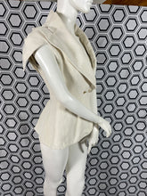 Charger l'image dans la galerie, Veste emblématique Alexander McQueen taille 40
