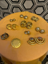 Charger l'image dans la galerie, Lot de 9 clips et une broche vintage