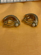 Charger l'image dans la galerie, Lot de 9 clips et une broche vintage