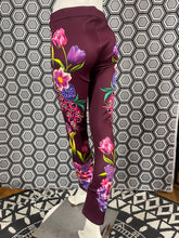 Charger l'image dans la galerie, Incroyable pantalon strass Gai Mattiolo taille 38