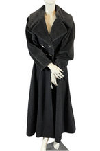 Charger l'image dans la galerie, Manteau Paco Rabanne gros pailleté taille 38