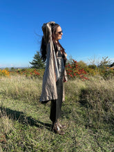 Charger l'image dans la galerie, Incroyable manteau en cuir métallisé doré Salvatore Ferragamo taille 38