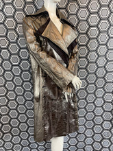 Charger l'image dans la galerie, Incroyable manteau en cuir métallisé doré Salvatore Ferragamo taille 38