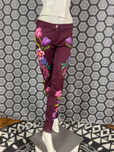 Charger l'image dans la galerie, Incroyable pantalon strass Gai Mattiolo taille 38