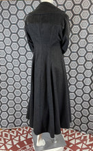 Charger l'image dans la galerie, Manteau Paco Rabanne gros pailleté taille 38