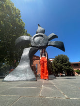 Charger l'image dans la galerie, Incroyable bustier en cuir à seins coniques Jean Paul Gaultier taille 36