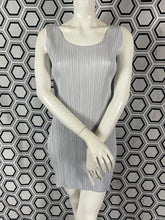Charger l'image dans la galerie, Mini-robe Pleats Please Issey Miyake taille 38