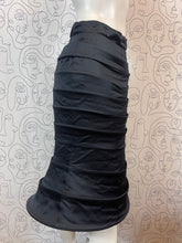 Charger l'image dans la galerie, Incroyable !!! Jupe Moschino à cerceaux taille 36