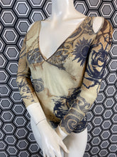 Charger l'image dans la galerie, Haut en mesh Roberto Cavalli taille 42