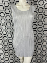 Charger l'image dans la galerie, Mini-robe Pleats Please Issey Miyake taille 38