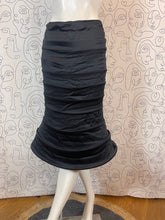 Charger l'image dans la galerie, Incroyable !!! Jupe Moschino à cerceaux taille 36