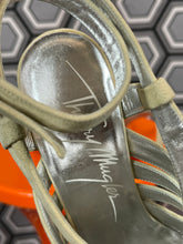 Charger l'image dans la galerie, Escarpins vintage Thierry Mugler pointure 36