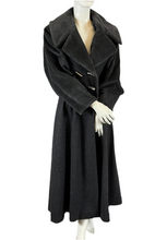 Charger l'image dans la galerie, Manteau Paco Rabanne gros pailleté taille 38