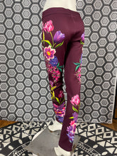 Charger l'image dans la galerie, Incroyable pantalon strass Gai Mattiolo taille 38