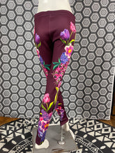Charger l'image dans la galerie, Incroyable pantalon strass Gai Mattiolo taille 38