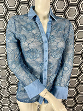 Charger l'image dans la galerie, Chemisier en résille brodée Anne Fontaine taille 38