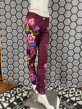 Charger l'image dans la galerie, Incroyable pantalon strass Gai Mattiolo taille 38