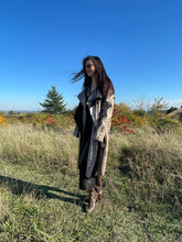 Charger l'image dans la galerie, Incroyable manteau en cuir métallisé doré Salvatore Ferragamo taille 38