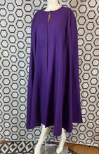 Charger l'image dans la galerie, Cape violette Yves Saint Laurent rive gauche taille 38