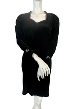 Charger l'image dans la galerie, Robe en velours vintage Guy Laroche taille 38