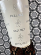 Charger l'image dans la galerie, Paire de bottes en cuir façon python neuves Free Lance pointure 36