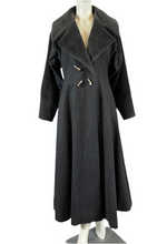 Charger l'image dans la galerie, Manteau Paco Rabanne gros pailleté taille 38