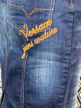 Charger l'image dans la galerie, Jupe en jeans Versace jeans couture taille 40