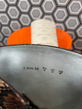 Charger l'image dans la galerie, Paire de bottes en cuir façon python neuves Free Lance pointure 36