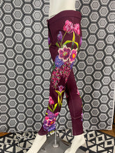 Charger l'image dans la galerie, Incroyable pantalon strass Gai Mattiolo taille 38