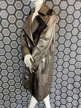 Charger l'image dans la galerie, Incroyable manteau en cuir métallisé doré Salvatore Ferragamo taille 38