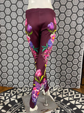 Charger l'image dans la galerie, Incroyable pantalon strass Gai Mattiolo taille 38
