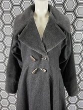 Charger l'image dans la galerie, Manteau Paco Rabanne gros pailleté taille 38