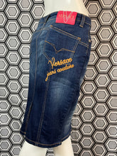 Charger l'image dans la galerie, Jupe en jeans Versace jeans couture taille 40