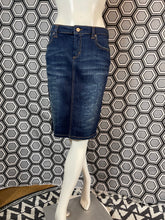 Charger l'image dans la galerie, Jupe en jeans Versace jeans couture taille 40
