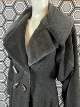 Charger l'image dans la galerie, Manteau Paco Rabanne gros pailleté taille 38