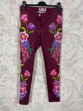 Charger l'image dans la galerie, Incroyable pantalon strass Gai Mattiolo taille 38