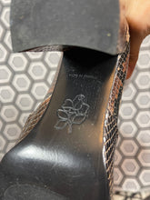 Charger l'image dans la galerie, Paire de bottes en cuir façon python neuves Free Lance pointure 36