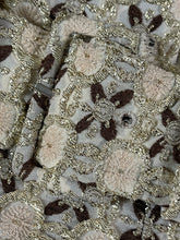 Charger l'image dans la galerie, Pantalon Prada brodé doré taille 38