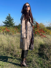 Charger l'image dans la galerie, Incroyable manteau en cuir métallisé doré Salvatore Ferragamo taille 38