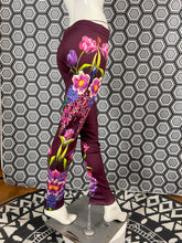 Charger l'image dans la galerie, Incroyable pantalon strass Gai Mattiolo taille 38