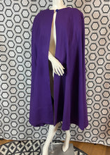 Charger l'image dans la galerie, Cape violette Yves Saint Laurent rive gauche taille 38
