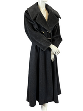 Charger l'image dans la galerie, Manteau Paco Rabanne gros pailleté taille 38